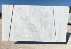 Supply rough slabs 0.8 cm in natural marble BIANCO CARRARA C 3364. Detail image pictures 