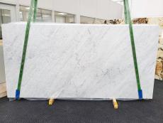 Supply honed slabs 2 cm in natural marble BIANCO CARRARA 1784. Detail image pictures 