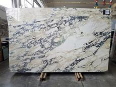 Supply polished slabs 0.8 cm in natural marble CALACATTA MONET U0141. Detail image pictures 