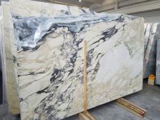Supply polished slabs 2 cm in natural marble CALACATTA MONET U0141. Detail image pictures 
