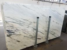 Supply polished slabs 0.8 cm in natural marble CALACATTA MONET Z0158. Detail image pictures 