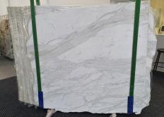 Supply polished slabs 0.8 cm in natural marble CALACATTA ORO 1286. Detail image pictures 