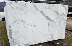 Supply diamondcut blocks 180 cm in natural marble calacatta vagli Z0391. Detail image pictures 
