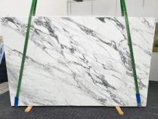 Supply honed slabs 1.2 cm in natural marble CALACATTA VAGLI 1713. Detail image pictures 