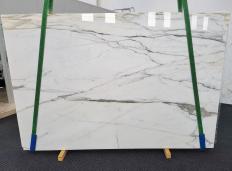 Supply polished slabs 0.8 cm in natural marble CALACATTA 1604. Detail image pictures 