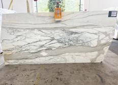 Supply polished slabs 2 cm in natural marble CALACATTA A0273. Detail image pictures 