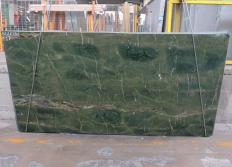 Supply polished slabs 0.8 cm in natural granite GOLDEN MUSK 26380. Detail image pictures 