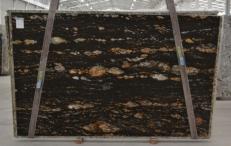 Supply polished slabs 1.2 cm in natural granite MAGMA BQ01825. Detail image pictures 