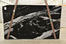 Supply polished slabs 1.2 cm in natural granite MAORI 2521. Detail image pictures 