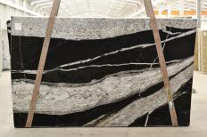 Supply polished slabs 1.2 cm in natural granite MAORI 2540. Detail image pictures 