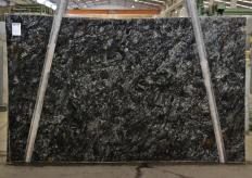 Supply honed slabs 1.2 cm in natural gneiss METALIC 386. Detail image pictures 