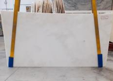 Supply honed slabs 0.8 cm in natural marble MYSTERY WHITE 24912. Detail image pictures 