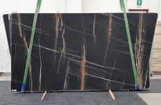 Supply honed slabs 0.8 cm in natural marble SAHARA NOIR 1414. Detail image pictures 