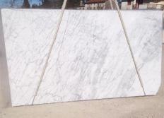 Supply diamondcut slabs 0.8 cm in natural marble STATUARIETTO 1817. Detail image pictures 