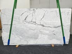 Supply honed slabs 0.8 cm in natural marble STATUARIO VENATO 1600. Detail image pictures 