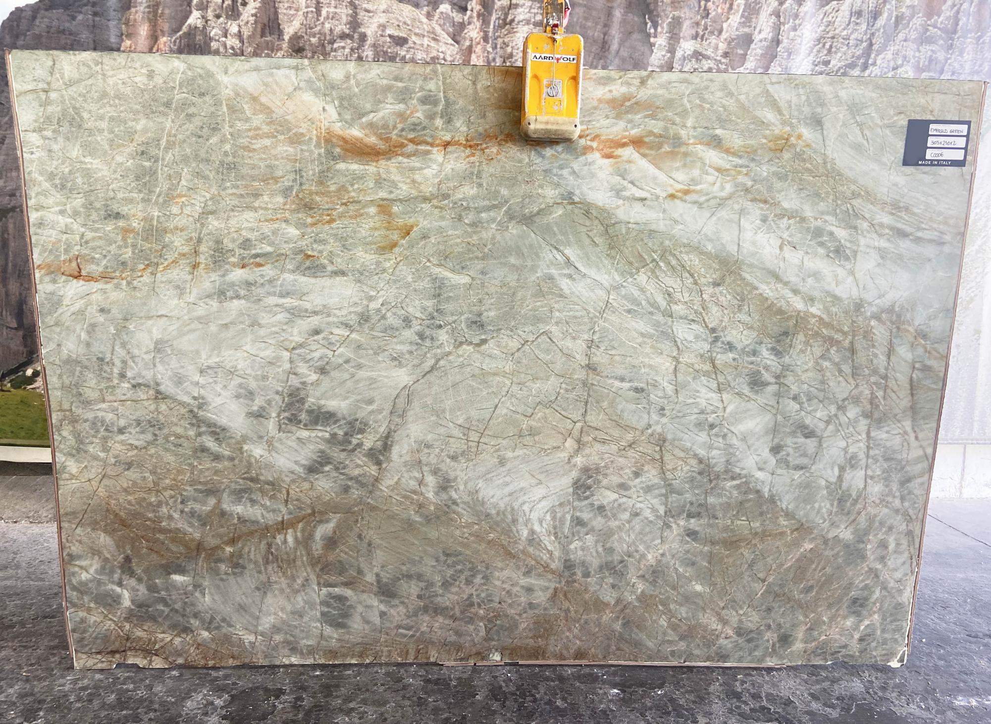 EMERALD GREEN Supply Veneto (Italy) polished slabs C0006 , SL2CM natural quartzite 