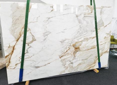 CALACATTA MACCHIAVECCHIAslab polished Italian marble Slab #30,  118.9 x 77.2 x 0.8 ˮ natural stone (available in Veneto, Italy) 